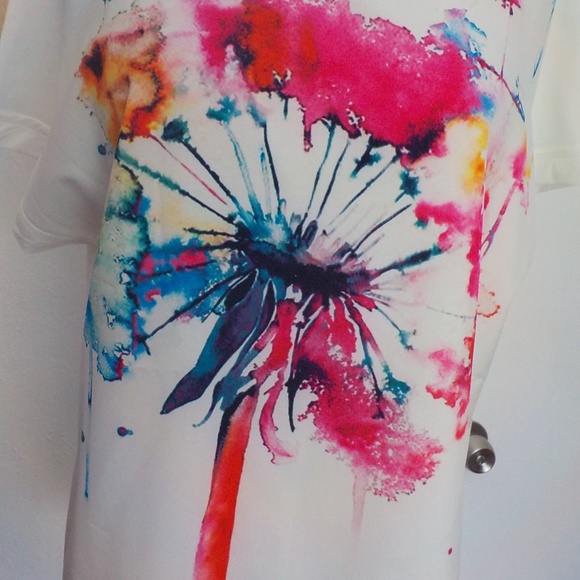 NEW Abstract Flower Tee Top - Picture 6 of 7